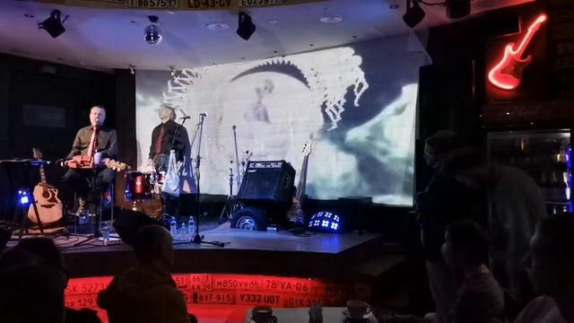 MOON FAR AWAY - Ещё в погребе меня заройте... (live)