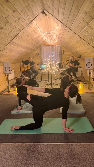 Выходные прошли под знаком «Йога и фолк-рок»!