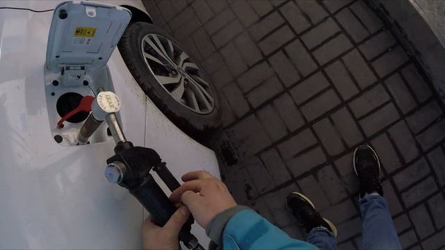 Как заправить автомобиль газом?