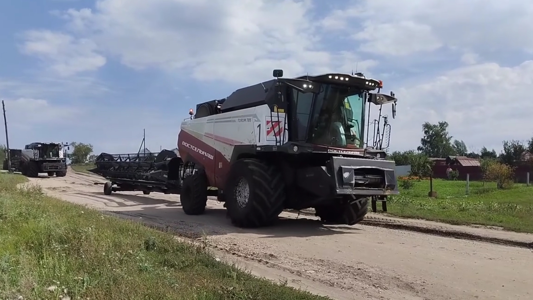 Перегон комбайнов Торум785.