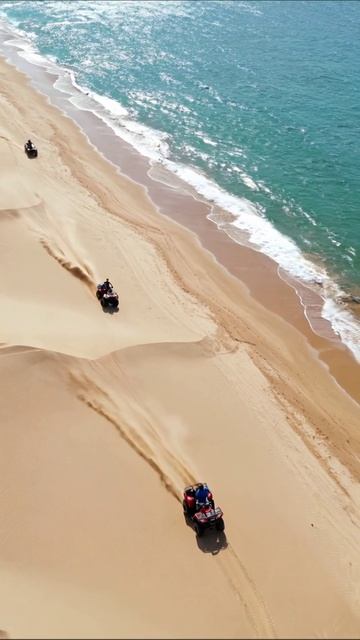 Путешествие на квадроциклах по пляжу #квадроциклы #песок #приключения