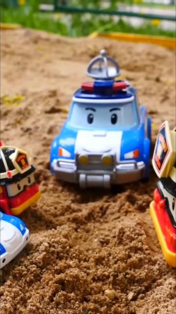 Машинки Робокар Поли играют в песочнице 🚗 #игрушки #песочница #робокарполи