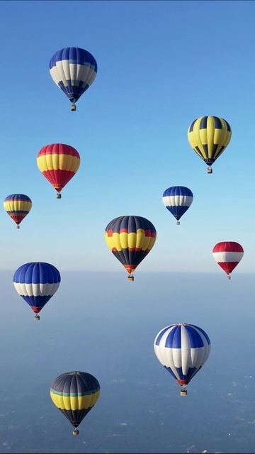 Воздушные шары: волшебство в небесах #воздушныешары #пейзаж #приключение