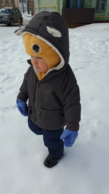 Рома гуляет впервые в весеннем костюмчике, 13:17, 24.03.2026