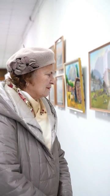 В КЧГУ проходит выставка «Ступени творчества»