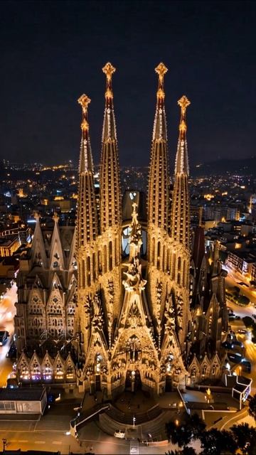 Саграда Фамилия: Ночная Красота Барселоны #СаградаФамилия #Барселона #Архитектура