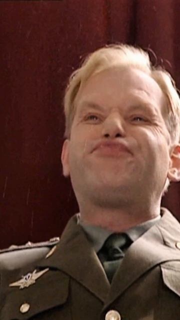 А ОНА МНЕ ТАК