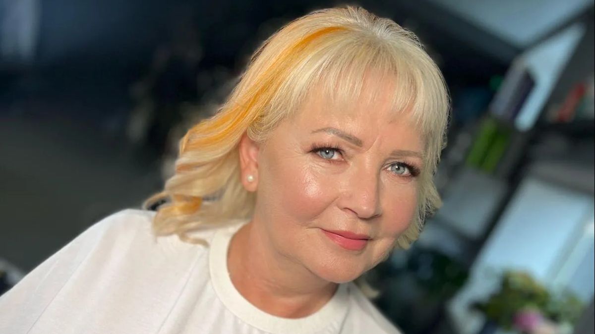 Будто в сновидениях девица, ночь