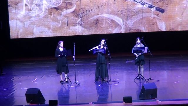 Юные артисты и выпускники Ансамбля песни и пляски им В.С.Локтева. Концерт во Дворце пионеров 27 мая.