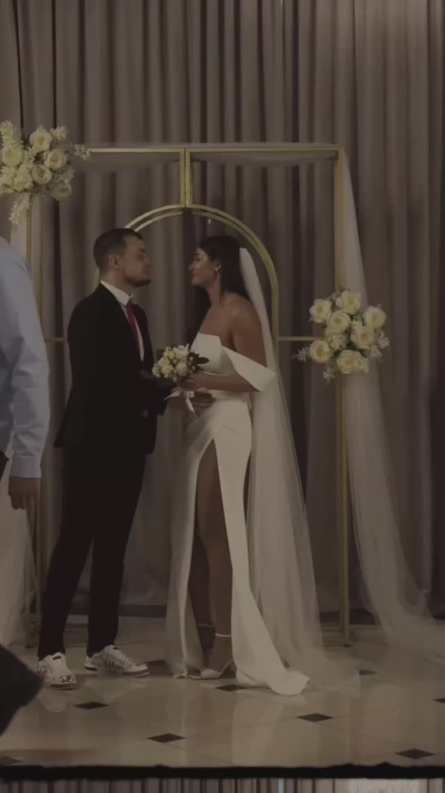 Ведущий Александр Долгих