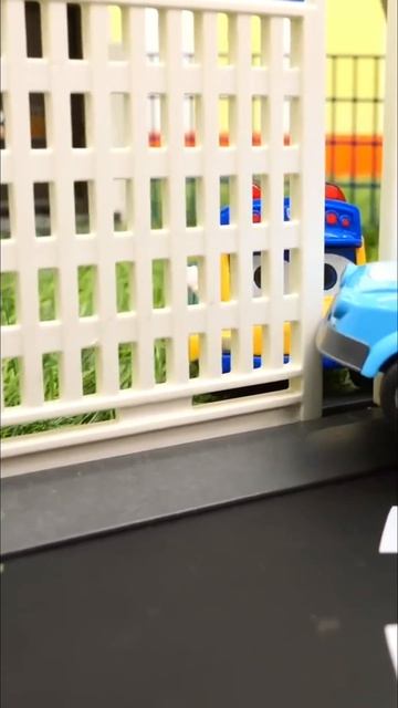 Машинки долго играли и проголодались 😅🚗🛻 #игрушки #детскийканал #весело