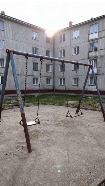 Пустые качели: воспоминания о детстве #грустно #память #одиночество