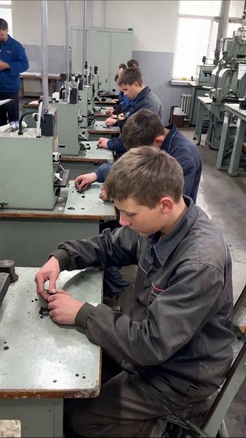 Безысходность труда: потерянные мечты молодежи #рабочаяжизнь #молодежь #безысходность