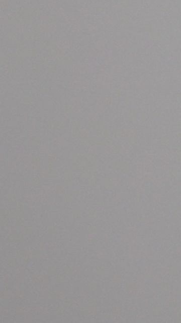 девочка играется с кубиками