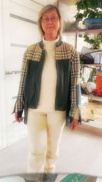 Сшила себе куртку со сломанной рукой🙃