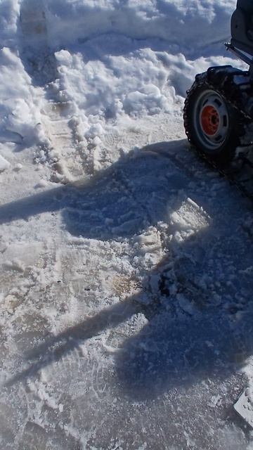 Первый выезд, опрокинул я мини трактор.