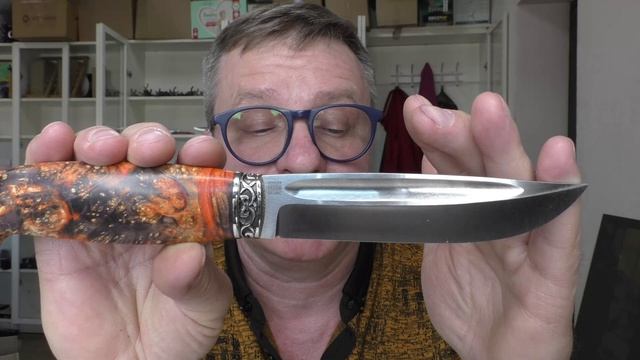 Нож из абрикоса и нож 