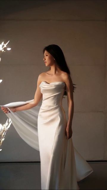 Красота в белом: элегантная модель в вечернем платье #мода #стилистика #красота