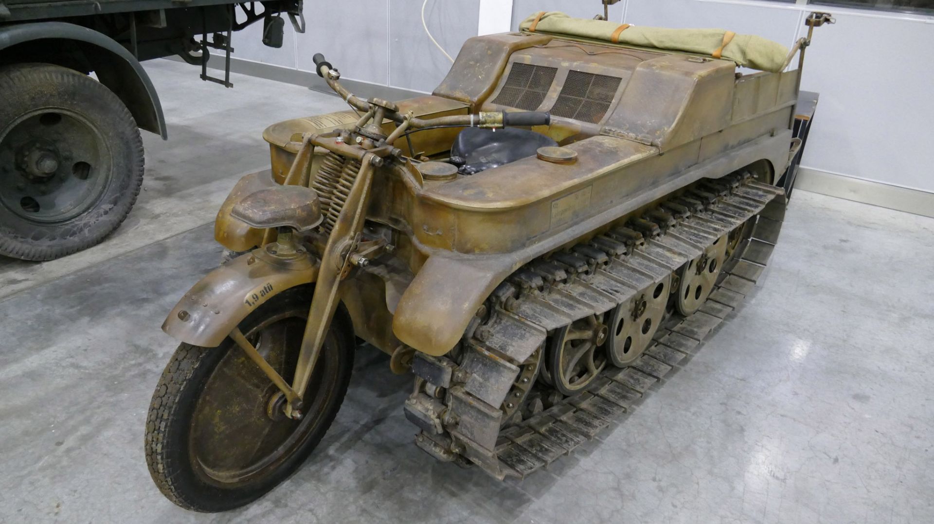 Тягач Kettenkrad на выставке 