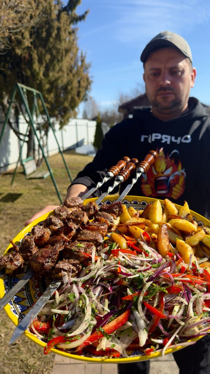 Шашлык из говядины с курдюком на мангале