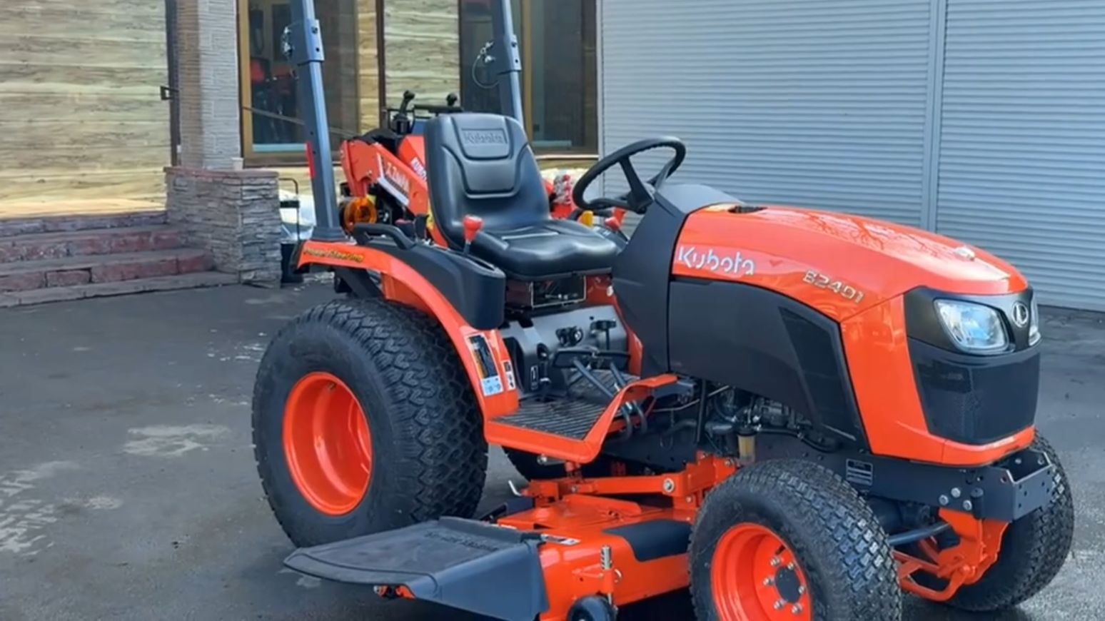 Газонокосильный трактор 4 сезона!