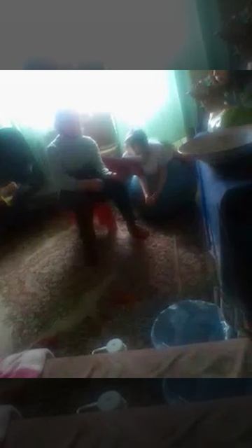 с дочкой Авроры которой 8 лет бывшая свекровь с ней читает книжку а я оператор урок чтения проходит