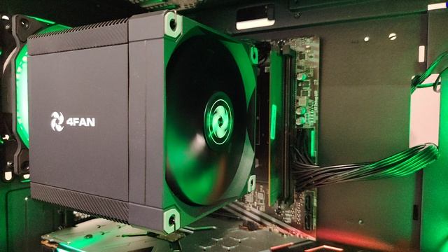 4 FAN Cooler4u L815 в работе