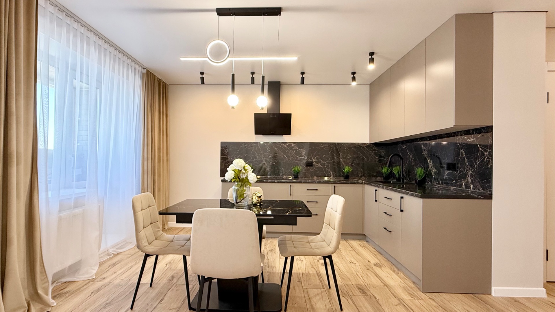 Продается 3-х комнатная квартира в центре города