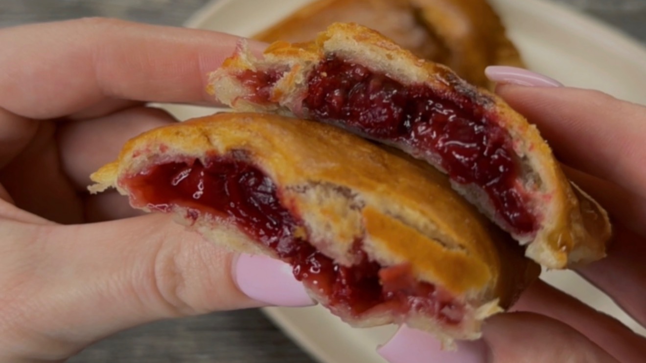 🍒 Слоёные пирожки с ягодной начинкой