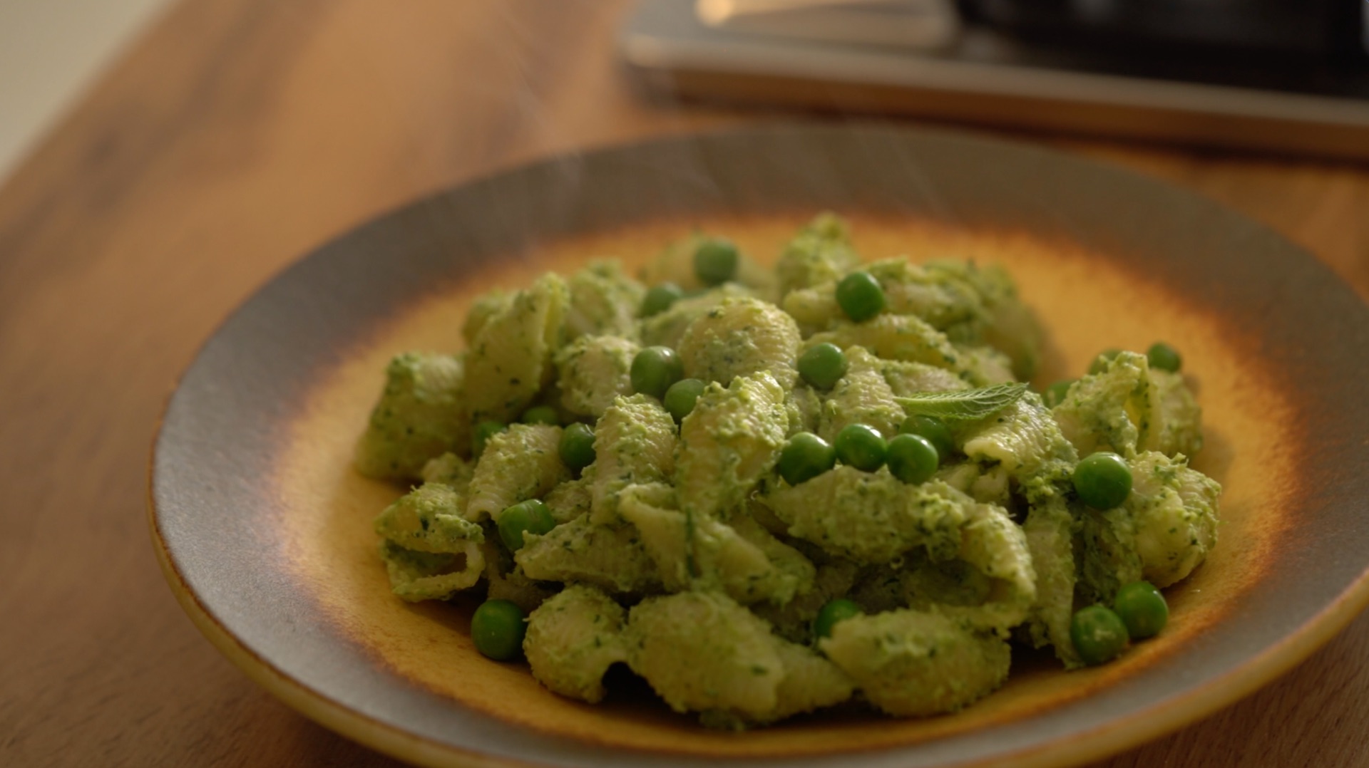 Паста с кабачком и зеленым горошком