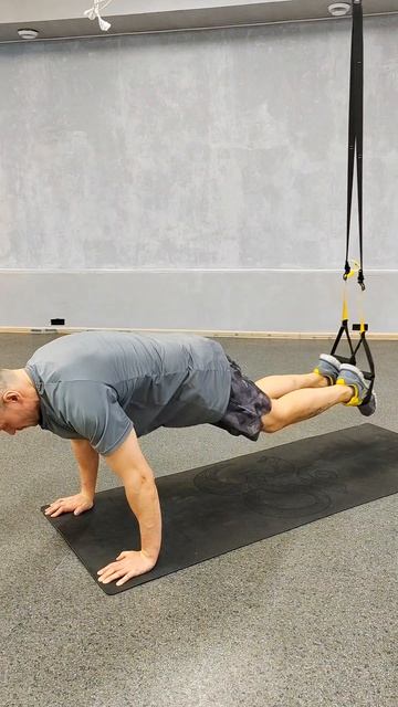 Пресс до жжения в петлях TRX