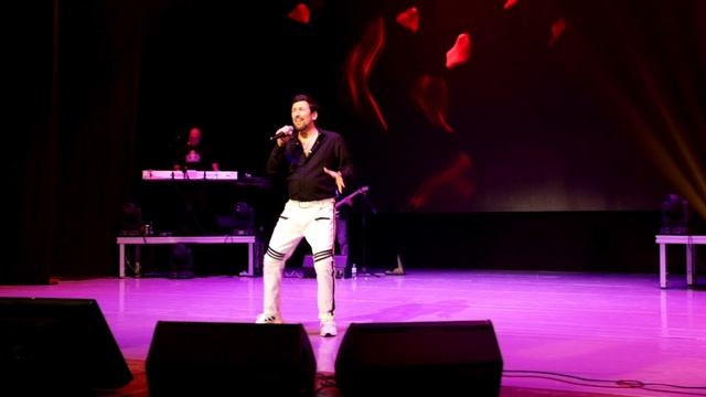 На холсте белом