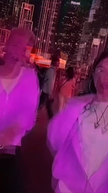 придумайте опис