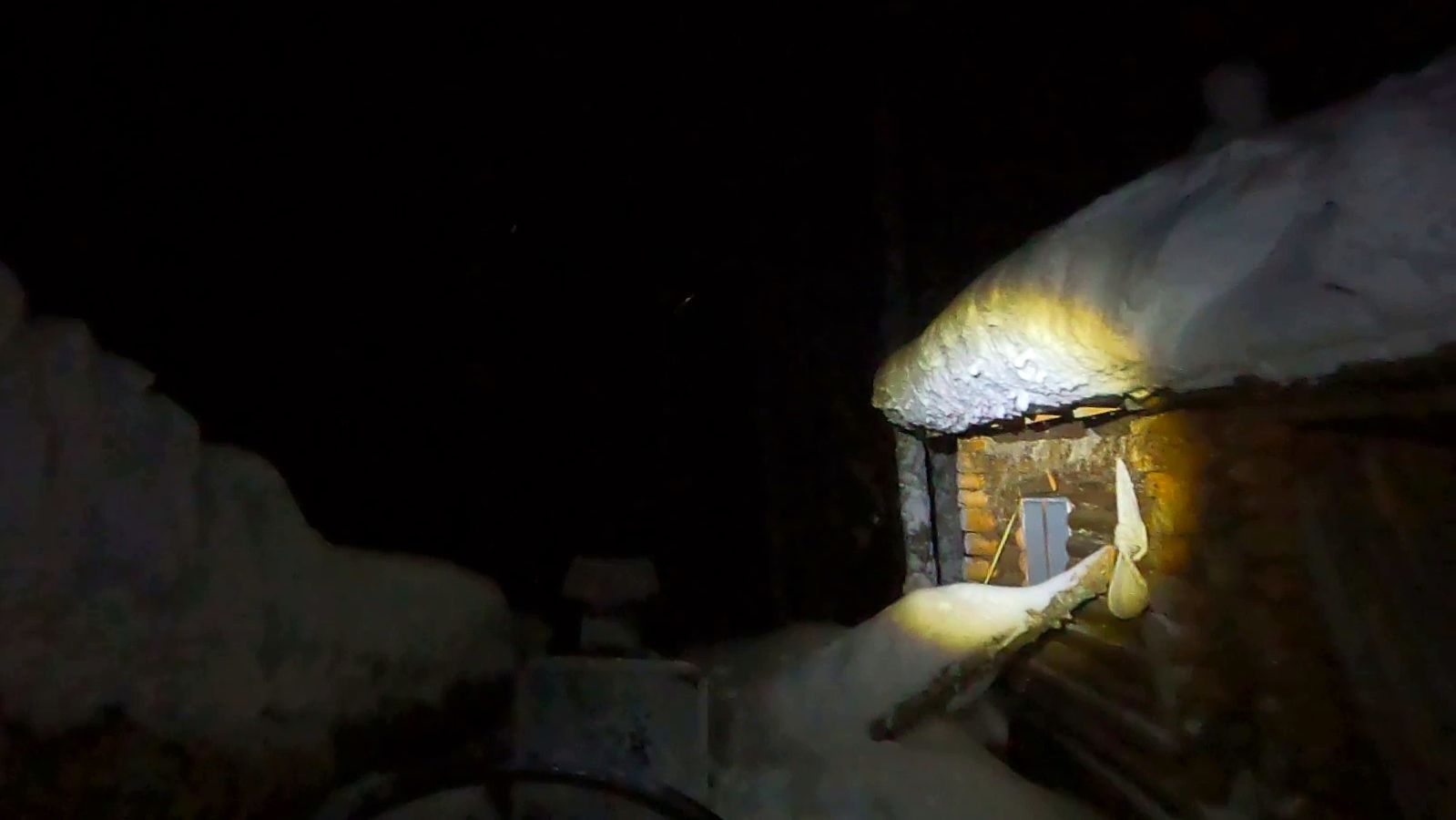 Первый выезд на лесную речку 2026 \ Пробили дорогу до избы