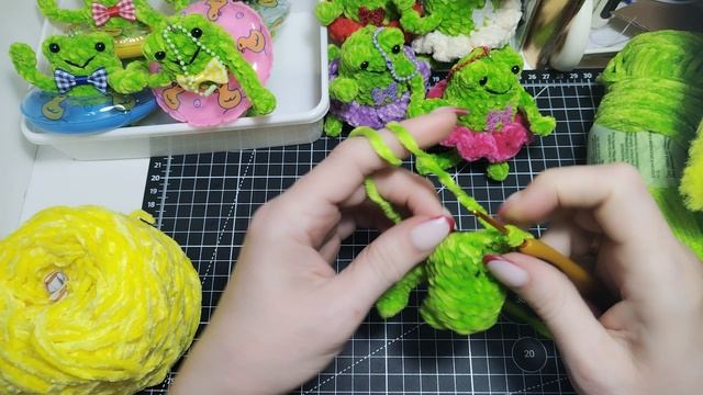 Мк,лягушка брелок в юбочке 🐸🐸🐸