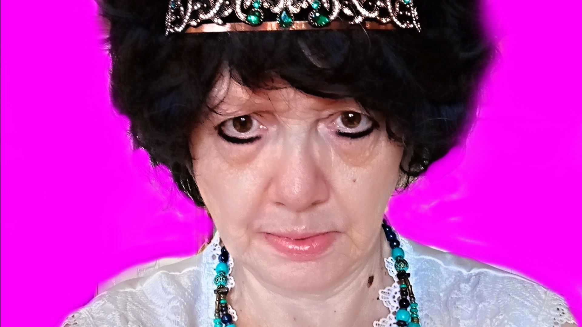 Элла Клеопатра. Восемь строк.