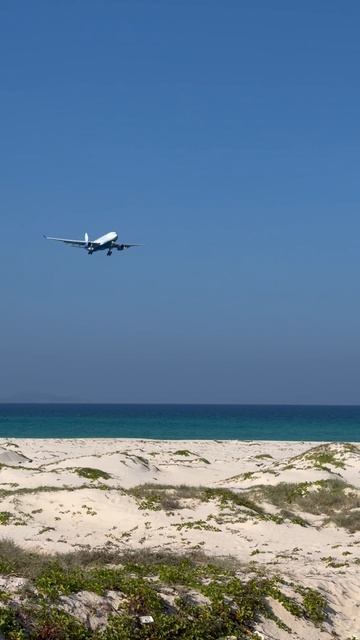 Пляж с самолетами. Вьетнам. Нячанг