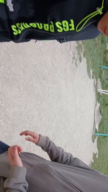 пацы играют футбол 1 на 1