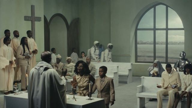 Бьянка — режиссер. Цензори решила пофантазировать на тему, как муж будет исповедоваться.