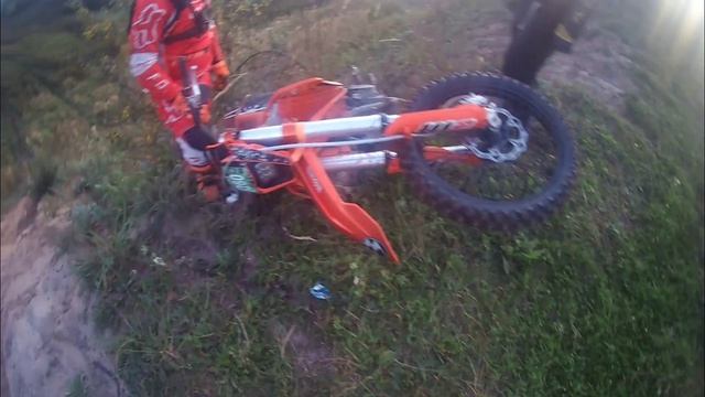 диман прыгает на куст