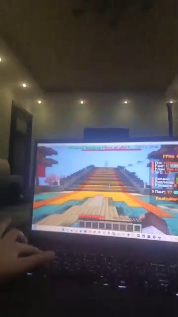 играю в Майнкрафт.