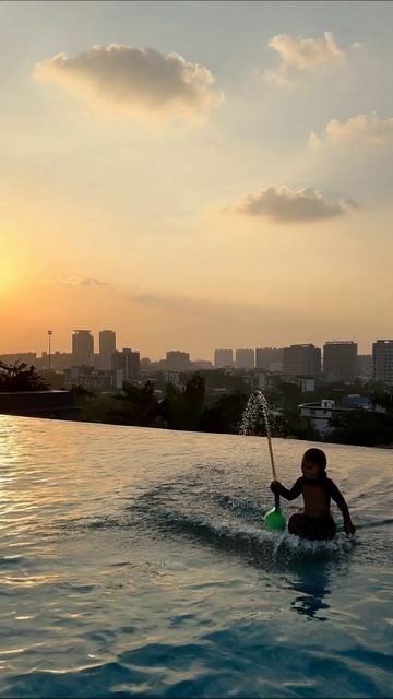 Летние радости у бассейна #лето #отдых #закат