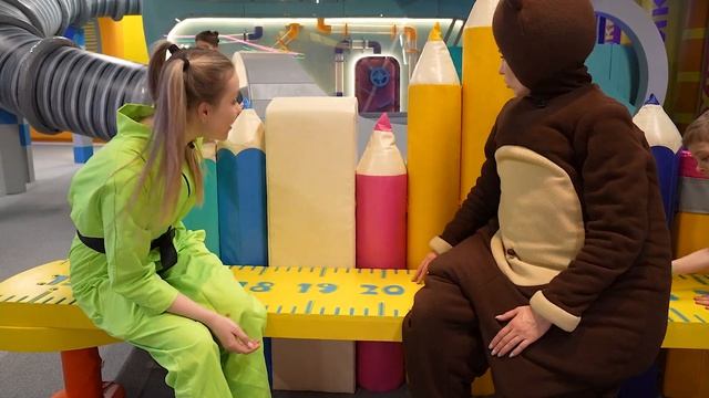 Алиса Шоу - Алиса и Медведь играют в парке развлечений (1080P_60FPS)