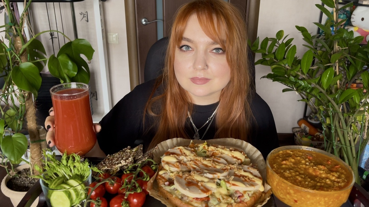 МУКБАНГ | Чечевичный суп, лепешка бутер / пицца 🍕