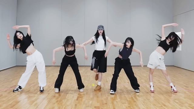 LE SSERAFIM - 'Eve, Psyche & The Bluebeard’s Wife' Dance Practice Mirrored