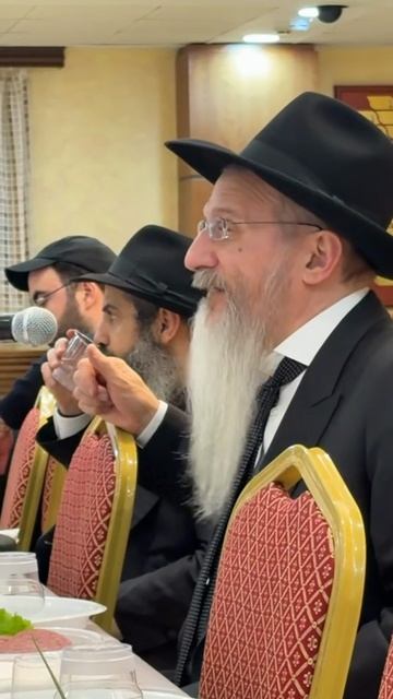 Начался центральный фарбренген в честь светлого дня 11 Нисана