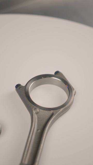 Шатун — деталь, которая держит удар каждый такт⚙️