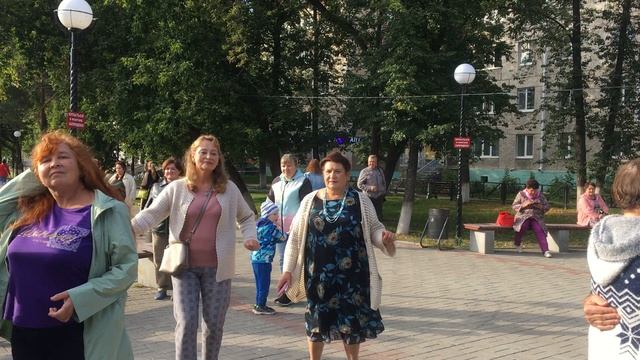 ОльгТанцы у фонтана и не т олько Поет Лариса Хорькова