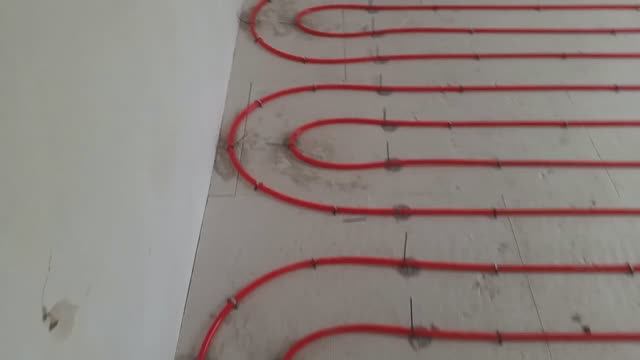 Почти доделали водяной тёплый пол .