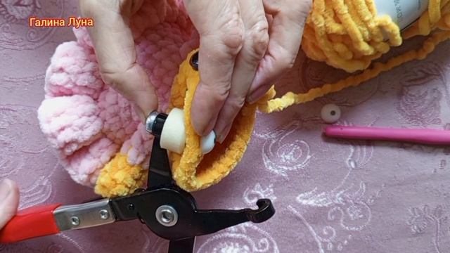 Как вставить глазки вязаной игрушке